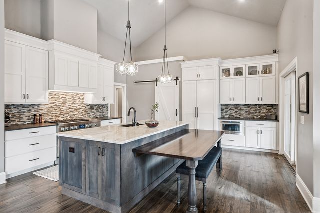 4865 Woody Creek Circle, Bettendorf, IA 52722