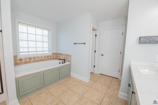 202 Northumberland Way, Warner Robins, GA 31088