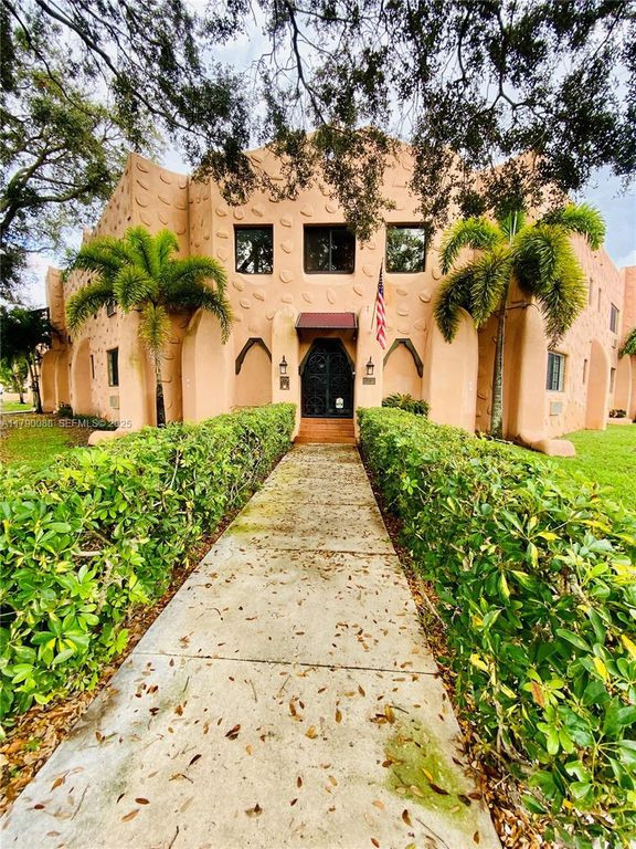 200 Azure Way, Miami Springs, FL 33166