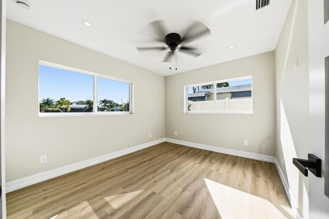 4751 NE 4th Ave, Oakland Park, FL 33334