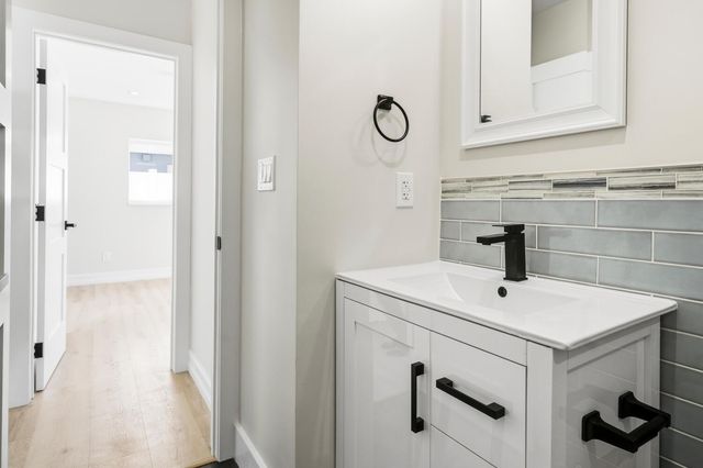 4751 NE 4th Ave, Oakland Park, FL 33334