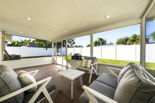 4751 NE 4th Ave, Oakland Park, FL 33334