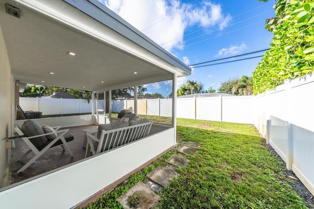 4751 NE 4th Ave, Oakland Park, FL 33334