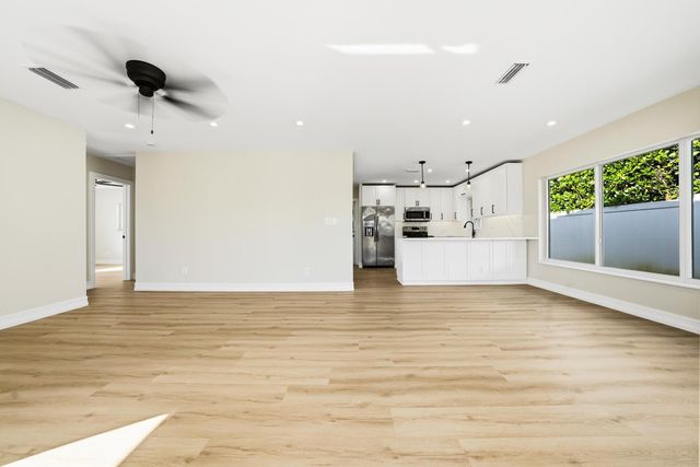 4751 NE 4th Ave, Oakland Park, FL 33334