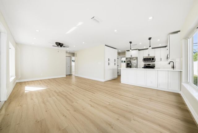 4751 NE 4th Ave, Oakland Park, FL 33334