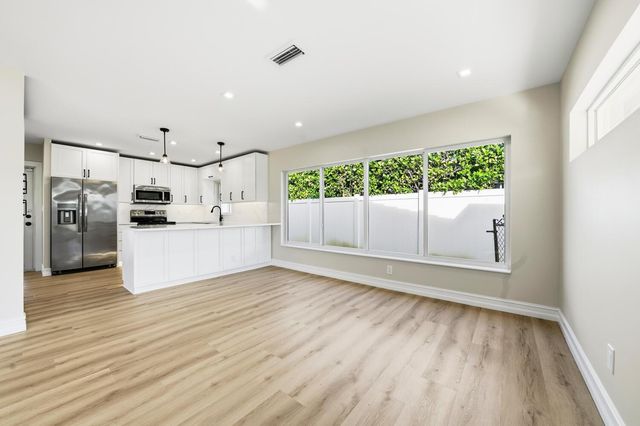 4751 NE 4th Ave, Oakland Park, FL 33334