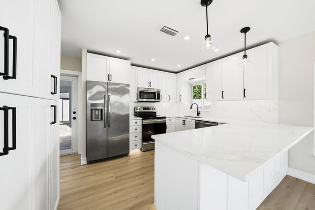 4751 NE 4th Ave, Oakland Park, FL 33334