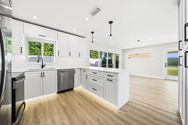 4751 NE 4th Ave, Oakland Park, FL 33334