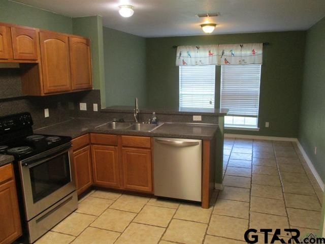 1370 CR 306 D, Henderson, TX 75654