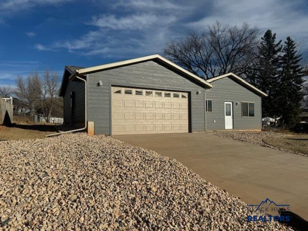3226 W RAPID, Rapid City, SD 57702