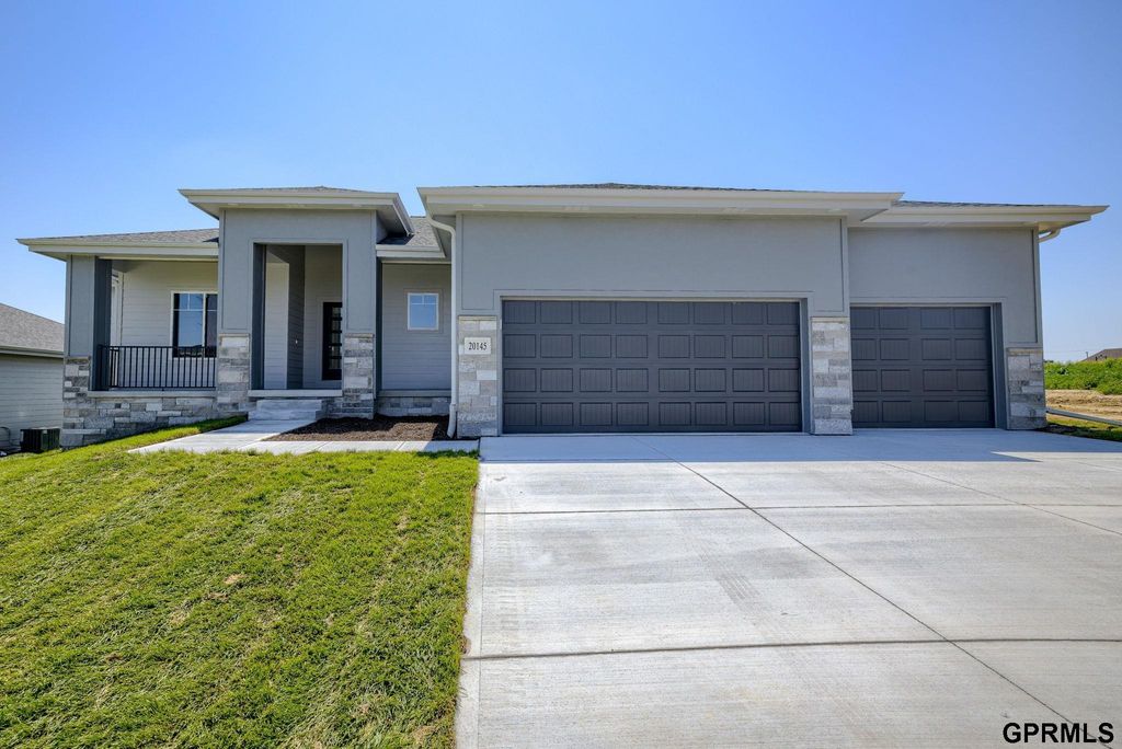 21816 Buchanan Parkway, Gretna, NE 68028