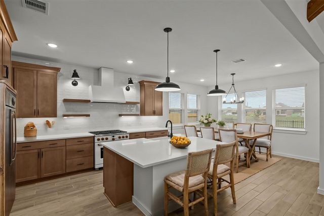 12402 Old Fashion Circle, Mont Belvieu, TX 77535