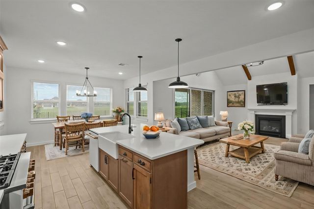 12402 Old Fashion Circle, Mont Belvieu, TX 77535