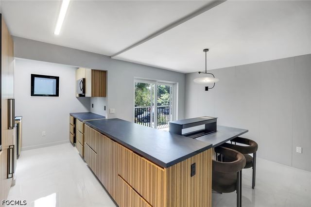 788 Park Shore DR E20, Naples, FL 34103