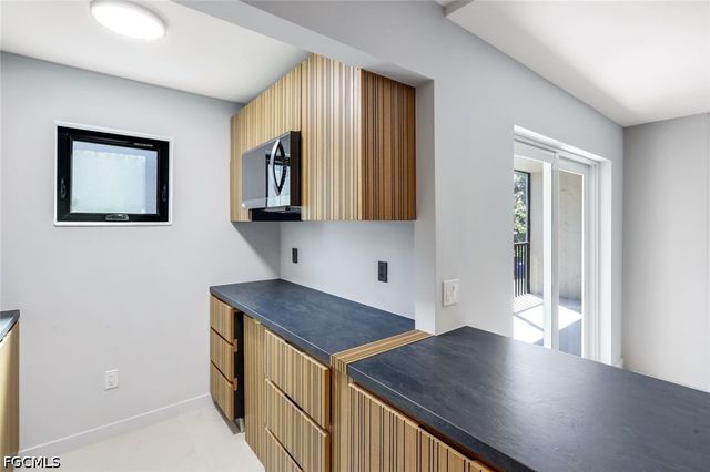 788 Park Shore DR E20, Naples, FL 34103