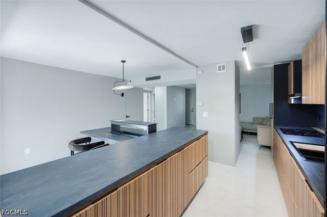 788 Park Shore DR E20, Naples, FL 34103