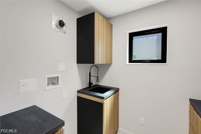 788 Park Shore DR E20, Naples, FL 34103