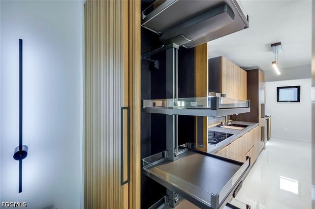 788 Park Shore DR E20, Naples, FL 34103