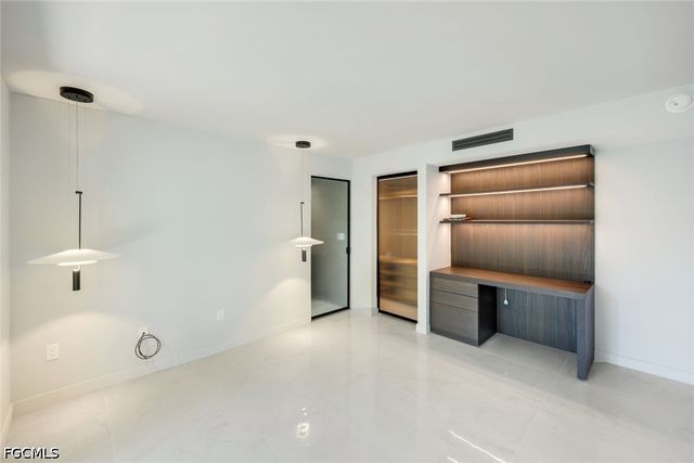 788 Park Shore DR E20, Naples, FL 34103