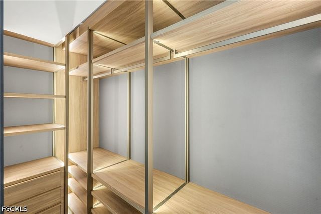 788 Park Shore DR E20, Naples, FL 34103