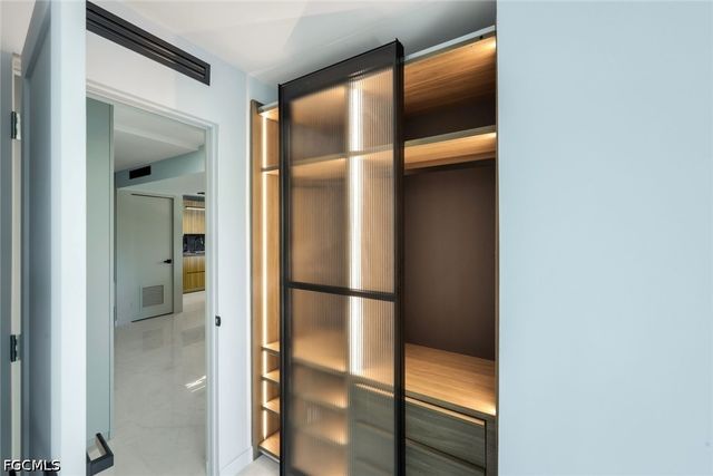 788 Park Shore DR E20, Naples, FL 34103