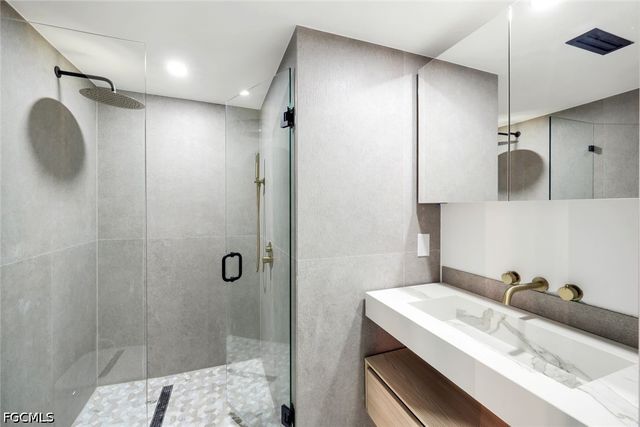 788 Park Shore DR E20, Naples, FL 34103