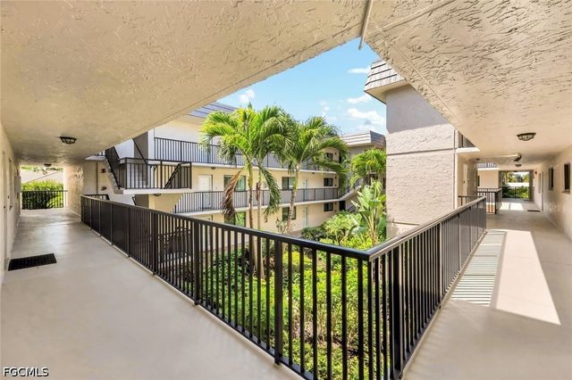 788 Park Shore DR E20, Naples, FL 34103