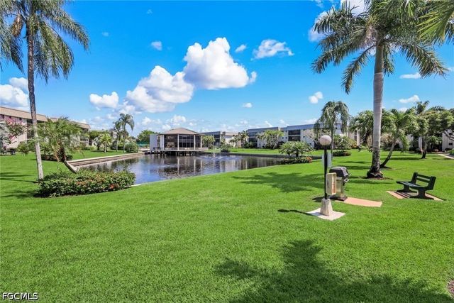 788 Park Shore DR E20, Naples, FL 34103