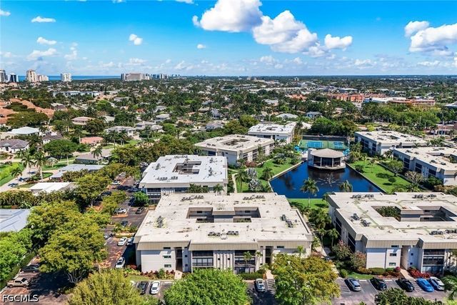 788 Park Shore DR E20, Naples, FL 34103