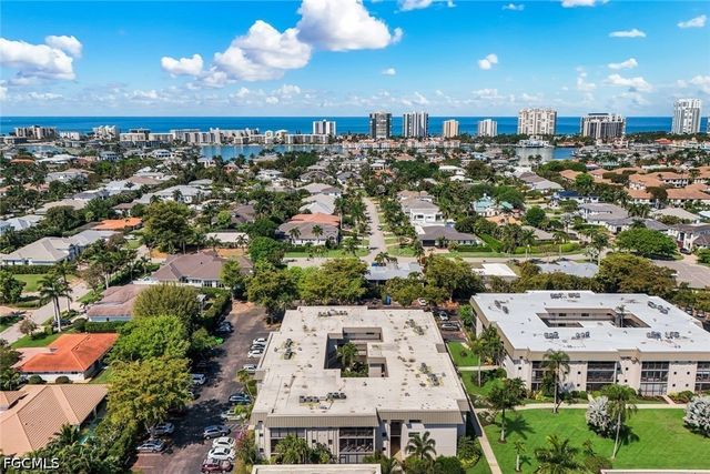 788 Park Shore DR E20, Naples, FL 34103