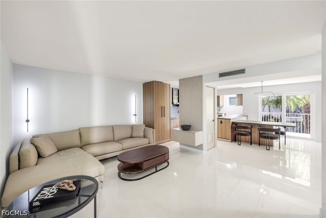 788 Park Shore DR E20, Naples, FL 34103