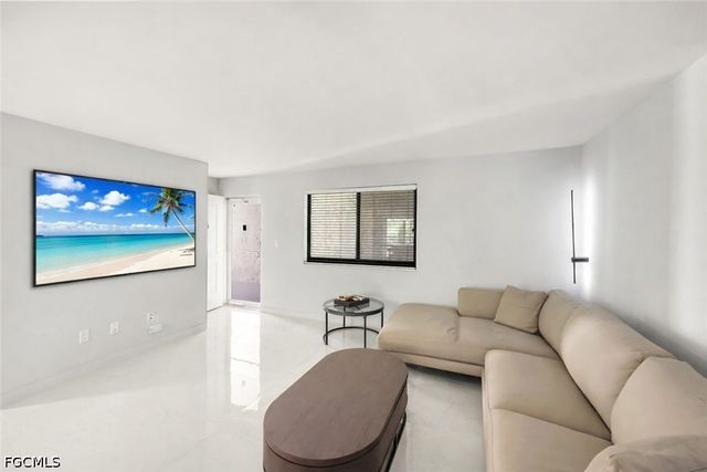 788 Park Shore DR E20, Naples, FL 34103