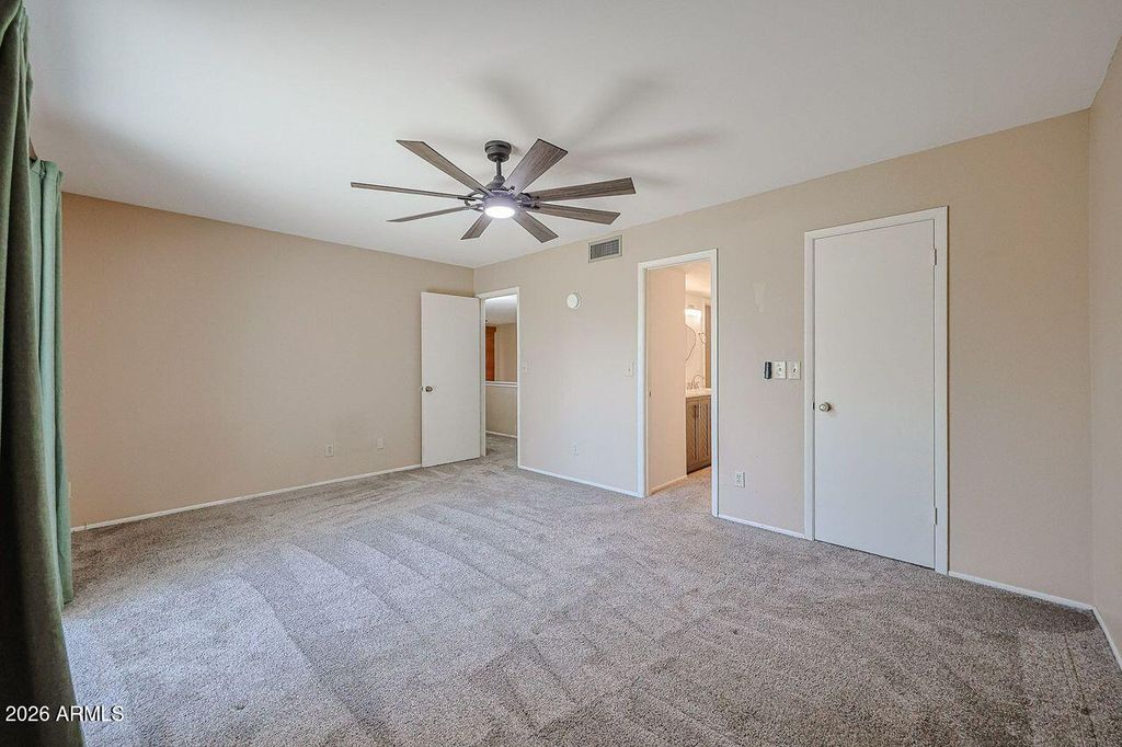 Image 15 of property listing at 4607 W CONTINENTAL Drive, Glendale, AZ 85308