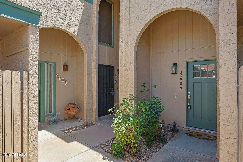 Image 2 of property listing at 4607 W CONTINENTAL Drive, Glendale, AZ 85308