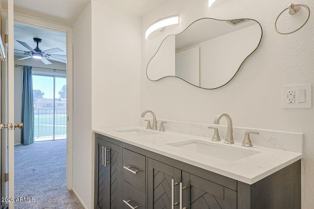 Image 20 of property listing at 4607 W CONTINENTAL Drive, Glendale, AZ 85308