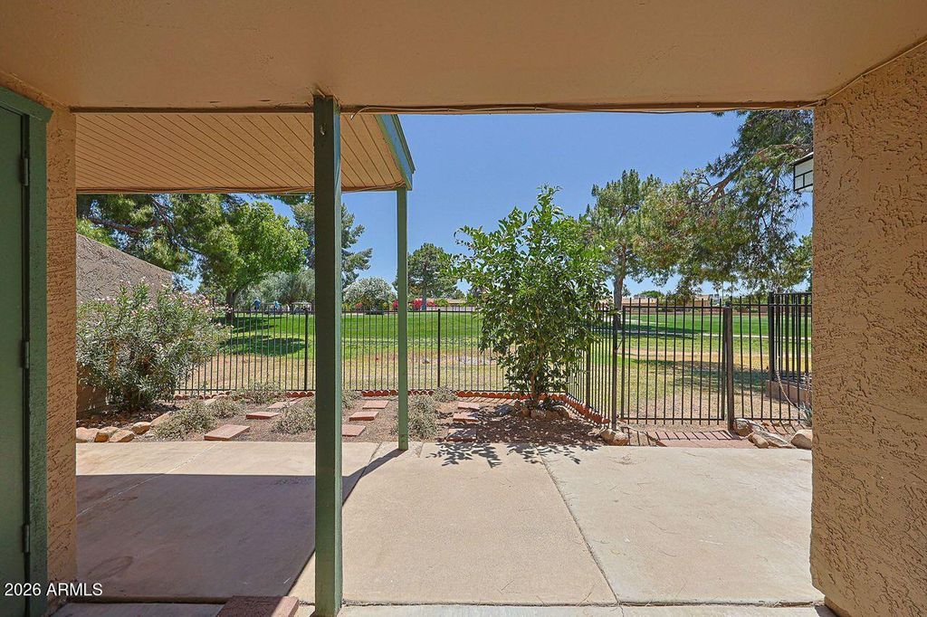 Image 22 of property listing at 4607 W CONTINENTAL Drive, Glendale, AZ 85308