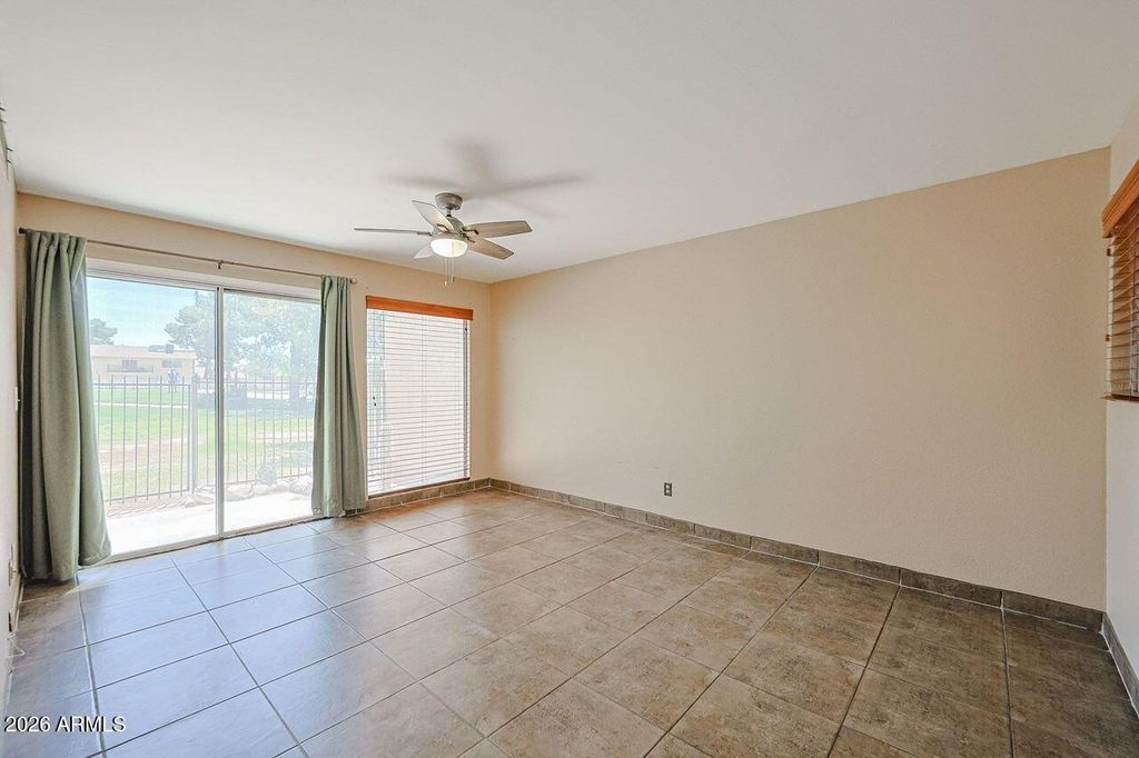 Image 4 of property listing at 4607 W CONTINENTAL Drive, Glendale, AZ 85308