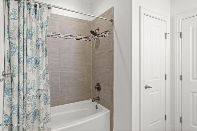 1318 N New River Drive, Surf City, NC 28445