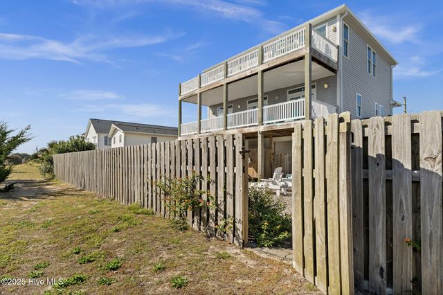 1318 N New River Drive, Surf City, NC 28445