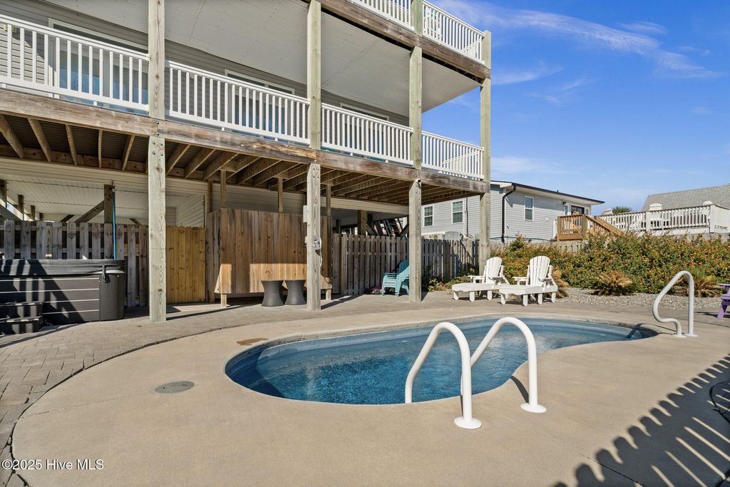 Image 2 of property listing at 1318 N New River Drive, Surf City, NC 28445