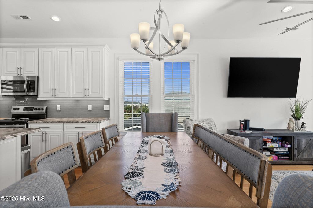 Image 6 of property listing at 1318 N New River Drive, Surf City, NC 28445