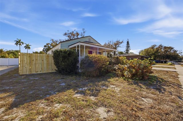 5824 GULFPORT BLVD S, Gulfport, FL 33707