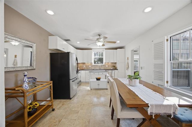 5824 GULFPORT BLVD S, Gulfport, FL 33707