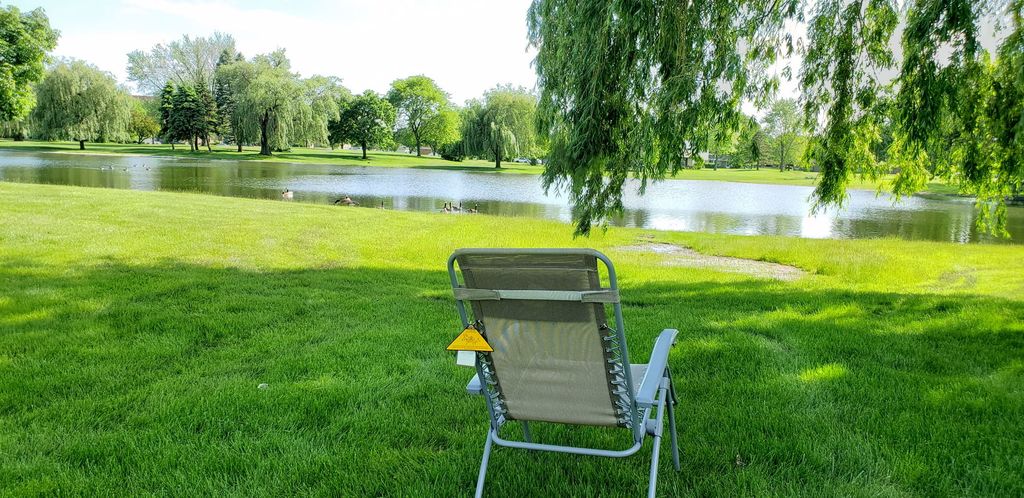 758 Moore Drive 758, Elk Grove Village, IL 60007 — photo 4