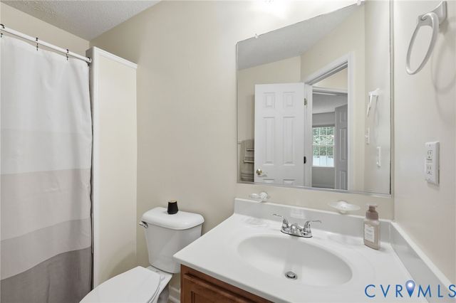 6400 Bateleur Ct, Henrico, VA 23231