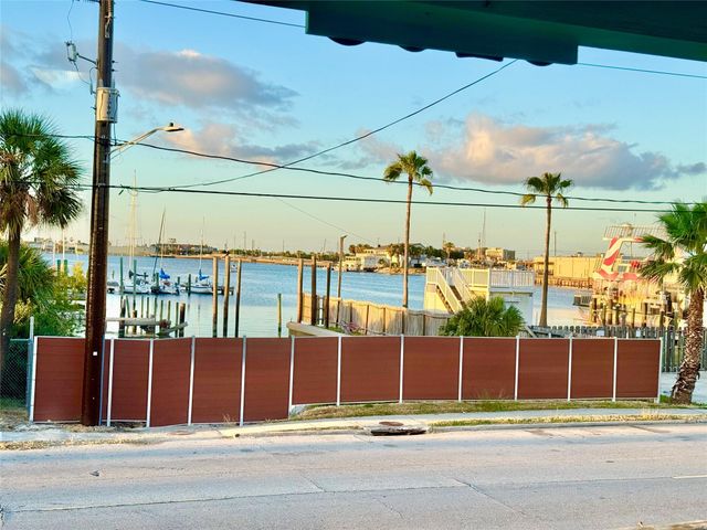 6203 Heards Lane B, Galveston, TX 77551