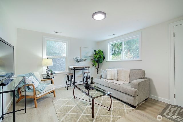 10231 36th Avenue SW, Seattle, WA 98146