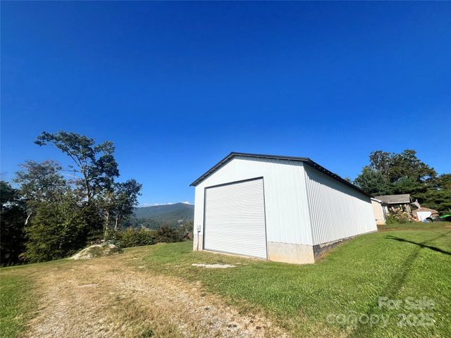 1086 Carters Ridge Road, Spruce Pine, NC 28777