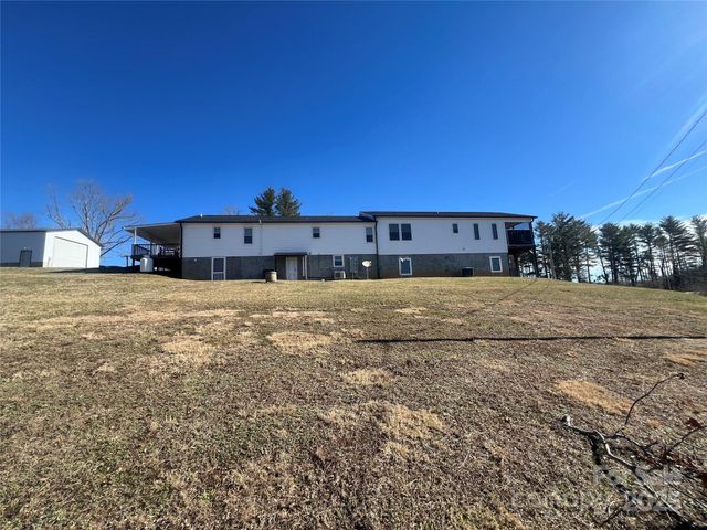 1086 Carters Ridge Road, Spruce Pine, NC 28777