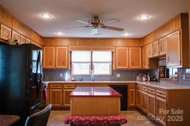 1086 Carters Ridge Road, Spruce Pine, NC 28777